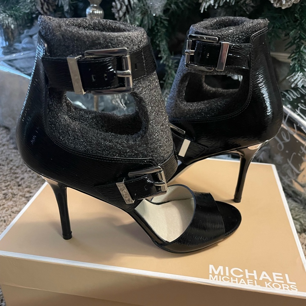 AUTHENTIC MICHAEL KORS ANKLE STRAP SANDAL…